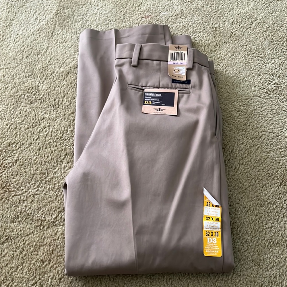 Dockers Signature Khaki Pleated D3 Classic Fit pants 32x30 NWT